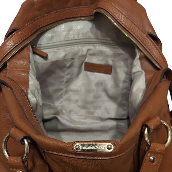 Michael Kors Leather Shoulder Bag Med To Large EUC - Picture 8 of 9